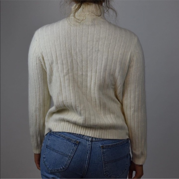 Soft Off white turtleneck sweater - Picture 4 of 4